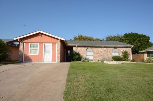 1549 Bosque Dr, Garland, TX, 75040-5331 | Card Image