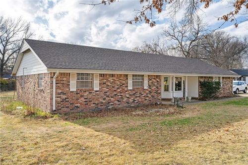 220 E 2nd Ave, Caney, KS, 67333-1912 | Card Image