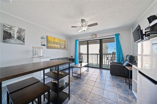 Living area | Image 6