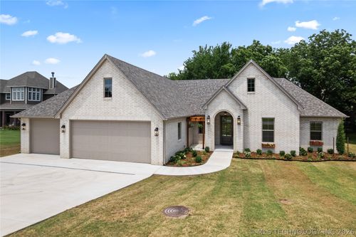 606 S Tallchief Ave, Skiatook, OK, 74070-6150 | Card Image