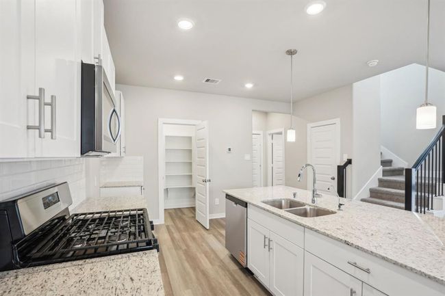 591 Avisa Dr, House other with 3 bedrooms, 3 bathrooms and 2 parking in Kemah TX | Image 20