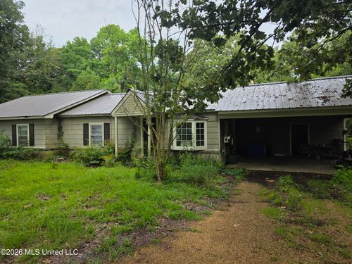 2122 New Hope Rd, Columbus, MS, 39702-7821 | Card Image
