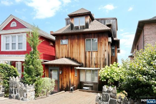 5 Beverly Pl, Edgewater, NJ, 07020-1303 | Card Image