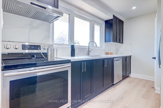 702 Emerson Ave, House other with 5 bedrooms, 2 bathrooms and 2 parking in Oshawa ON | Image 11