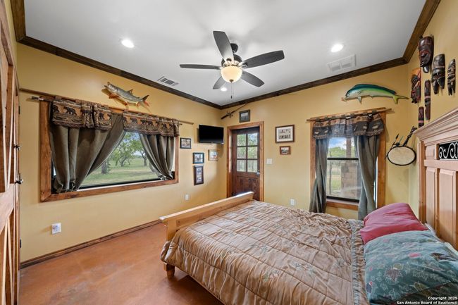 1065 B &Amp; R, Home with 3 bedrooms, 3 bathrooms and null parking in Utopia TX | Image 21