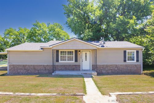 360 1st St, Healdton, OK, 73438-1820 | Card Image