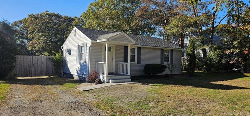 73 Peters Ln, Westhampton Beach, NY, 11978-1407 | Card Image