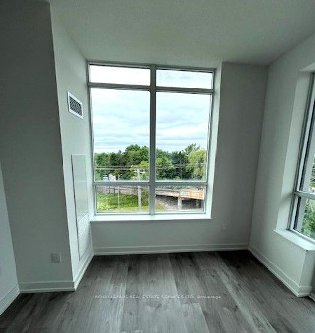 518 - 1010 Dundas St E, Condo with 3 bedrooms, 2 bathrooms and 1 parking in Whitby ON | Image 4