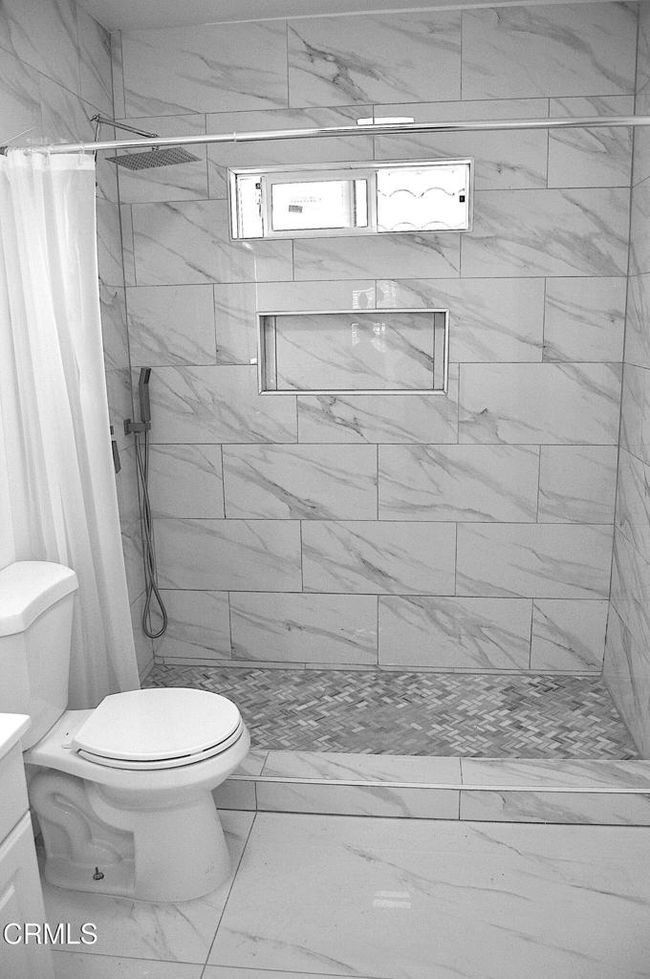 Pro Bathroom | Image 8