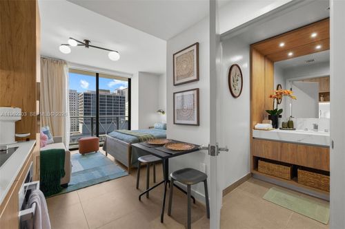 1615-11 Ne 6th St, Miami, FL, 33132 | Card Image