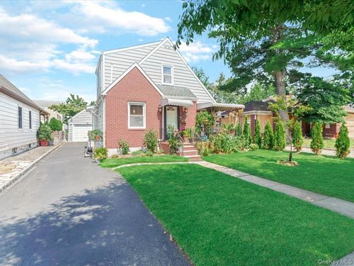 1517 Falmouth Ave, New Hyde Park, NY, 11040-3916 | Card Image