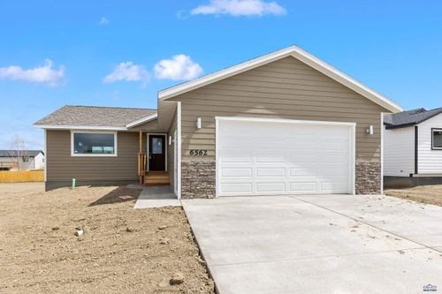 604 Bull Run Dr, Box Elder, SD, 57719-1800 | Card Image