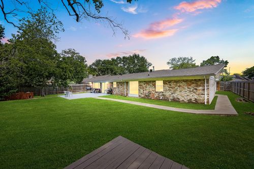 7606 Richmond Ave, Houston, TX, 77063-6237 | Card Image