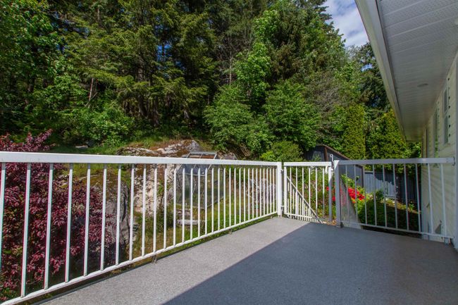 40038 Plateau Drive, House other with 5 bedrooms, 3 bathrooms and 8 parking in Squamish BC | Image 6