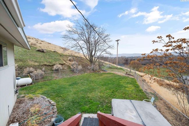 73805 N Demoss Rd, Home with 3 bedrooms, 3 bathrooms and null parking in Benton City WA | Image 24