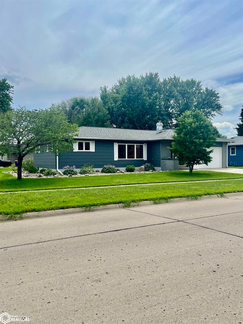 615 W 11th St, Garner, IA, 50438-1803 | Card Image