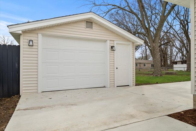 1109 Hovey Ave, Home with 2 bedrooms, 1 bathrooms and null parking in Normal IL | Image 24