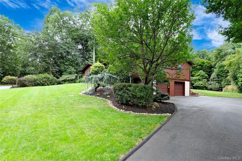 16 Oak Spring Rd, West Nyack, NY, 10994-1209 | Card Image