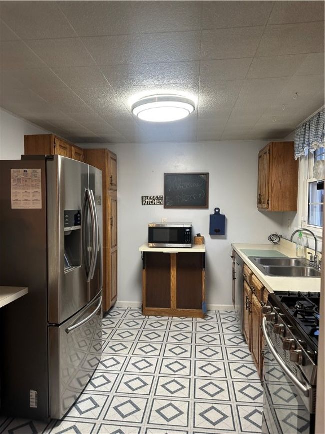 17 Woodlawn Ave, House other with 3 bedrooms, 2 bathrooms and 3 parking in Uniontown PA | Image 9