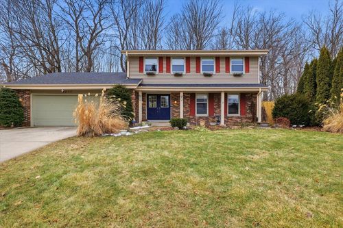 4615 S Camrose Avenue, New Berlin, WI, 53151 | Card Image