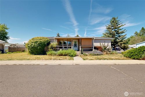 589 Ne Criscola Ave, College Place, WA, 99324-2036 | Card Image