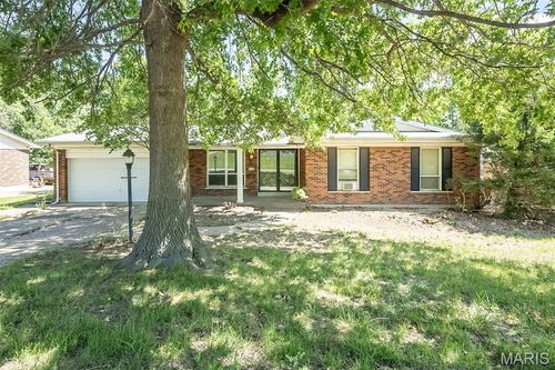 3705 Seville Dr, Florissant, MO, 63033-2830 | Card Image
