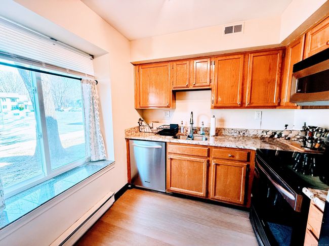 49 - 49 Candlewood Dr, Condo with 2 bedrooms, 2 bathrooms and 2 parking in South Windsor CT | Image 7
