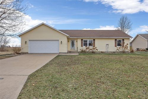509 E 1st St, Tipton, IA, 52772-1948 | Card Image