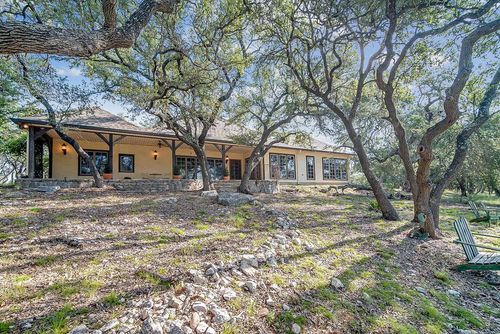 815 Oxen Trl, Fredericksburg, TX, 78624-6844 | Card Image