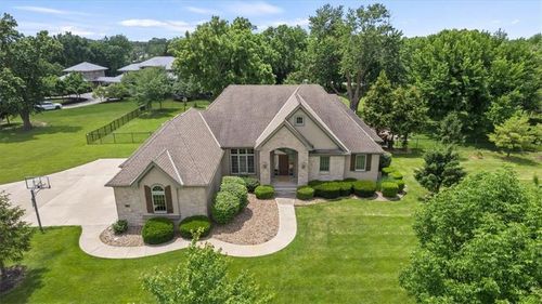 18840 Travis Ln, Stilwell, KS, 66085-8304 | Card Image