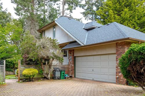 3910 Gibson Crt, Victoria, BC, V8N6E2 | Card Image
