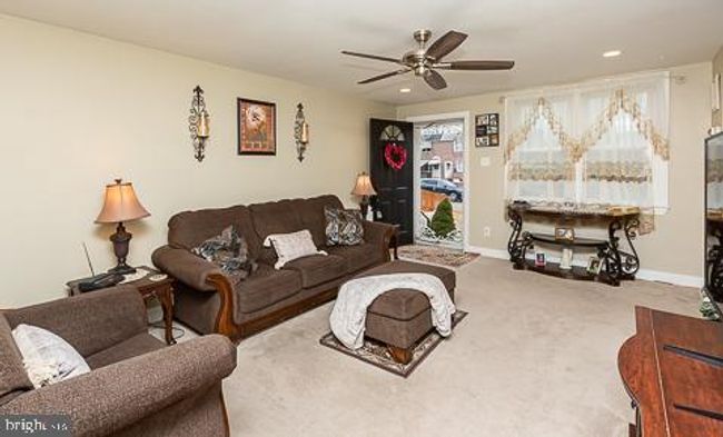 5207 Gramercy Dr, Townhouse with 3 bedrooms, 2 bathrooms and null parking in Clifton Hts PA | Image 6