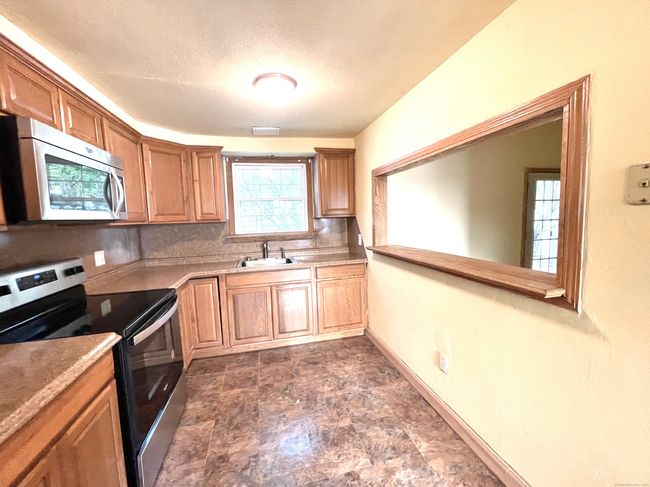 6 Stirling Ct, House other with 3 bedrooms, 1 bathrooms and 4 parking in Middletown CT | Image 7