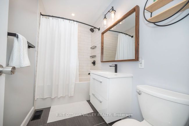 8 Sumac Crt, House other with 4 bedrooms, 2 bathrooms and 3 parking in Deep River ON | Image 24