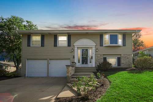 2S111 Churchill Ln, Glen Ellyn, IL, 60137-7035 | Card Image