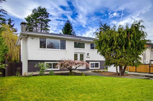 9552 Sharples Rd, Sidney, BC, V8L2T8 | Card Image