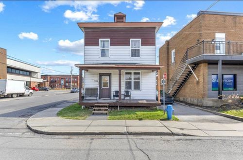 {{alt}} | Card Image