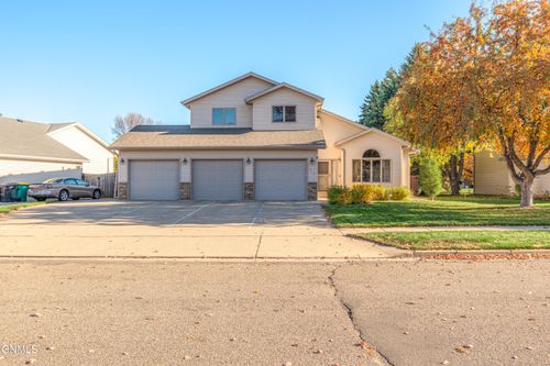 413 Stuttgart Dr, Bismarck, ND, 58504-7084 | Card Image