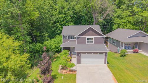 3259 Rush Lake Rd, Pinckney, MI, 48169-8557 | Card Image