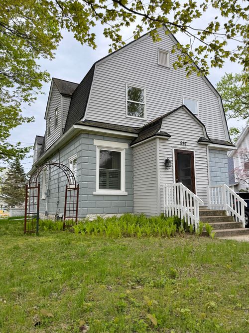 537 W Main St, Fennville, MI, 49408-8473 | Card Image
