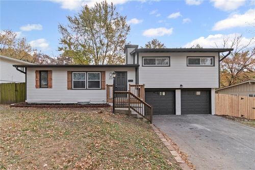 2001 Ne 62nd St, Gladstone, MO, 64118-5007 | Card Image