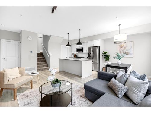 21-8371 202b St, Langley, BC, V2Y4K6 | Card Image