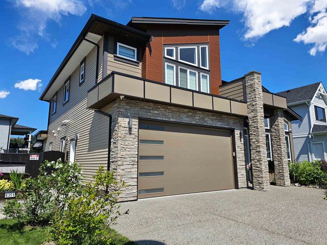 8351 Mctaggart Street, House other with 6 bedrooms, 4 bathrooms and 5 parking in Mission BC | Image 2