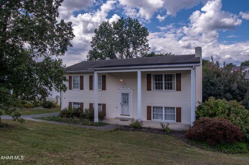 808 Peachdale Ln, Duncansville, PA, 16635-7518 | Card Image