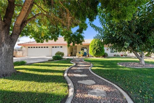 18540 Fairburn St, Hesperia, CA, 92345-7542 | Card Image