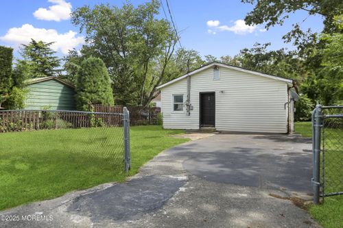 24 E 6th St, Howell, NJ, 07731-8570 | Card Image