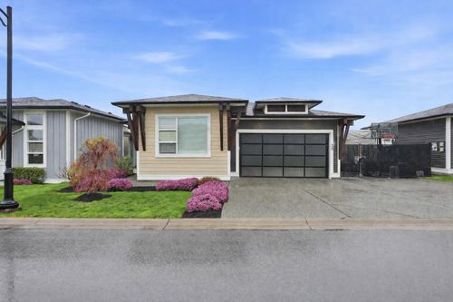 35-46213 Hak'Weles Rd, Chilliwack, BC, V4Z0C6 | Card Image