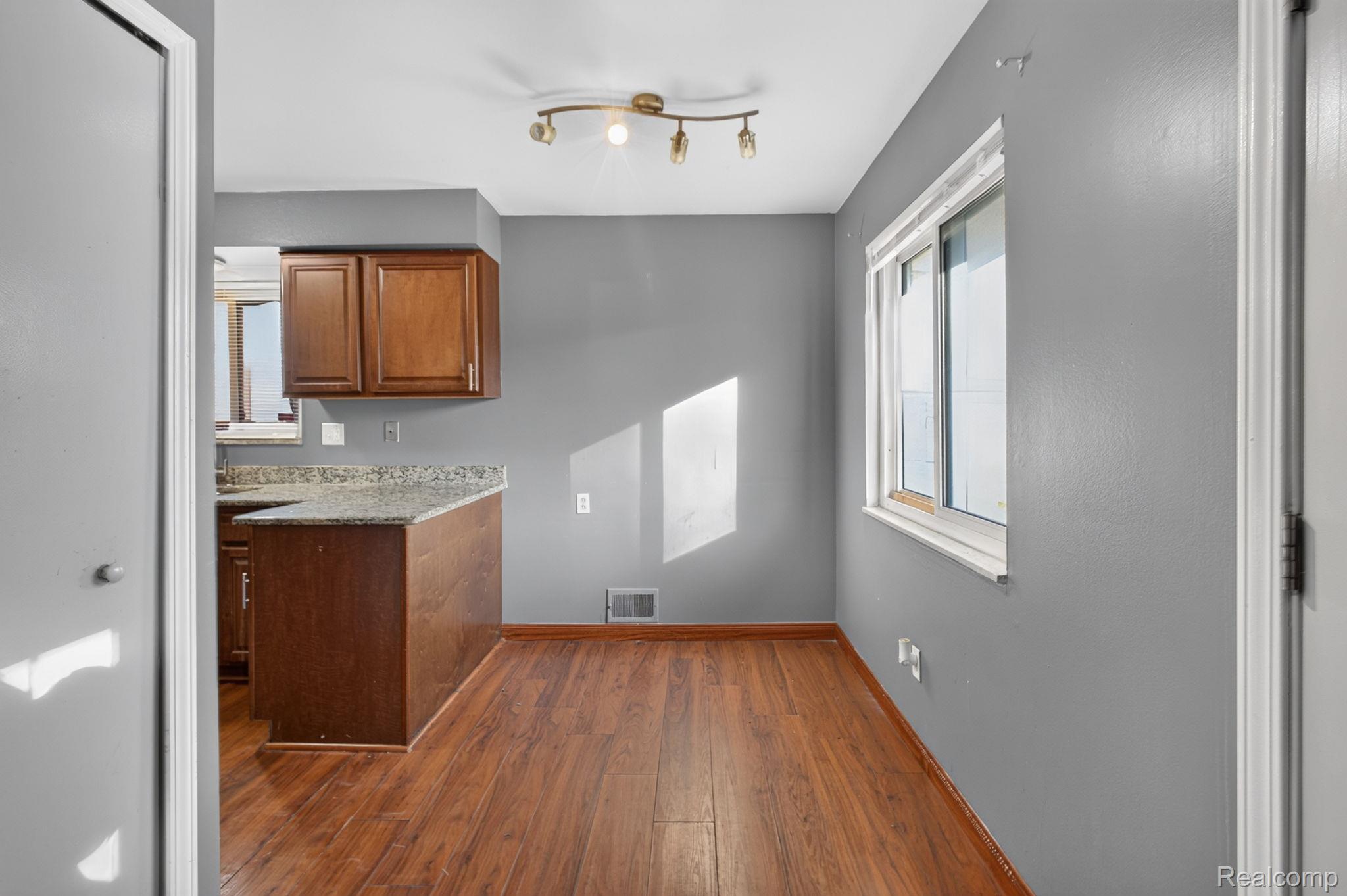 Residential Lease in Harper Woods 5