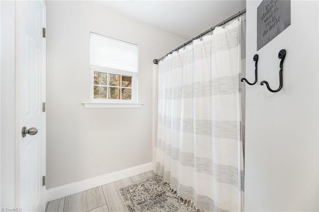 Primary Bathroom with tub/shower combo | Image 9