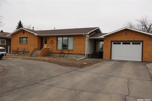 105 Magnan Street, Gravelbourg, SK, S0H1X0 | Card Image